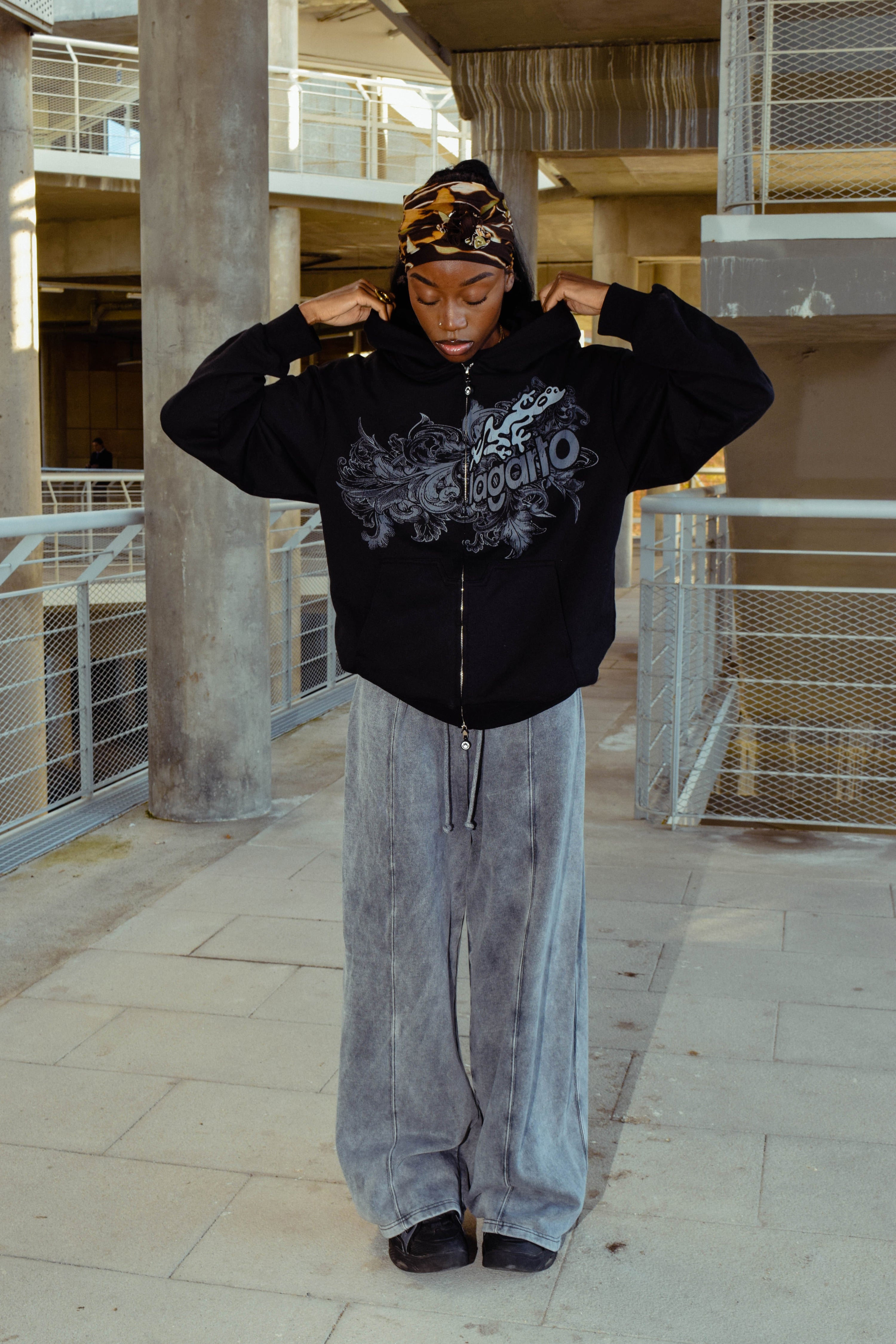 ZIP · FLOURISH BLACK